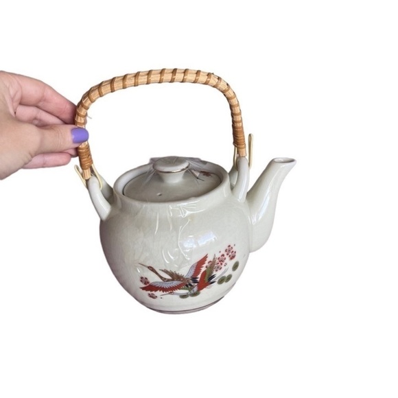 JAPAN PORCELAIN Elegant White Teapot with Bird Design TeaPot - Picture 7 of 7